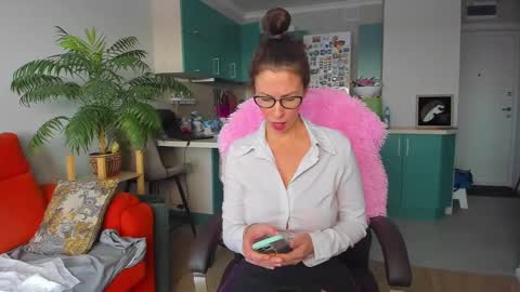 Snapshot of christina_hot chatting on 02/15/25, 11:50 Chris online show from 02/15/25, 11:50