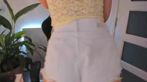 Snapshot of christine_cardo chatting on 11/03/25, 10:32 Christine Cardo online show from 11/03/25, 10:32