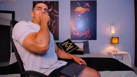 Snapshot of christopherblack_ chatting on 09/13/25, 01:22 Christopher Black online show from 09/13/25, 01:22