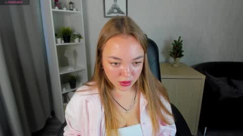 Snapshot of christy_little chatting on 12/28/24, 08:16 hristy3 online show from 12/28/24, 08:16