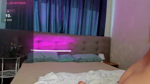 Snapshot of christy_little chatting on 02/17/25, 07:04 hristy3 online show from 02/17/25, 07:04
