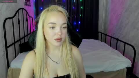 Snapshot of christy_little chatting on 02/27/25, 08:17 hristy3 online show from 02/27/25, 08:17