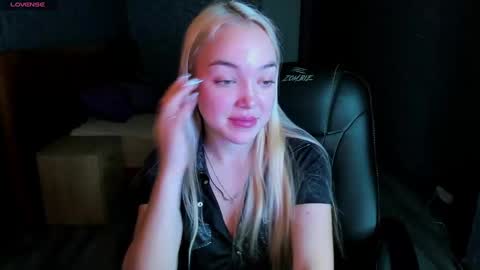 Snapshot of christy_little chatting on 02/28/25, 08:20 hristy3 online show from 02/28/25, 08:20