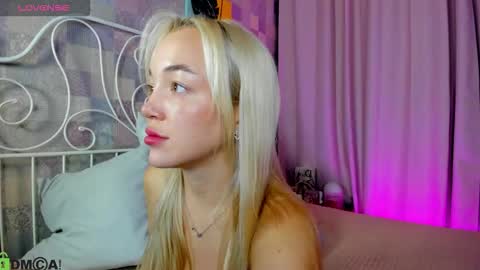 Snapshot of christy_little chatting on 09/24/25, 11:41 hristy3 online show from 09/24/25, 11:41