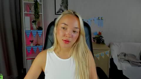 Snapshot of christy_little chatting on 09/29/25, 11:53 hristy3 online show from 09/29/25, 11:53