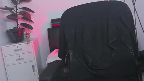 chrristopher77 online show from 11/12/25, 05:52