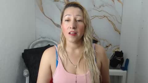 Snapshot of chrysta_12 chatting on 09/18/25, 12:51 chrystal hotty online show from 09/18/25, 12:51