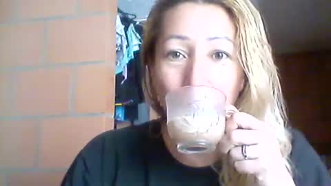 Snapshot of chrysta_12 chatting on 09/19/25, 04:07 chrystal hotty online show from 09/19/25, 04:07