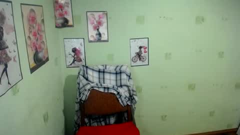 Snapshot of chrystalbella chatting on 12/13/24, 04:43 Diana online show from 12/13/24, 04:43