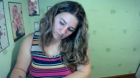 Snapshot of chrystalbella chatting on 12/21/24, 12:27 Diana online show from 12/21/24, 12:27