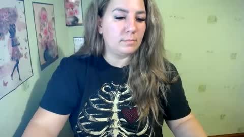 Snapshot of chrystalbella chatting on 12/25/24, 11:33 Diana online show from 12/25/24, 11:33