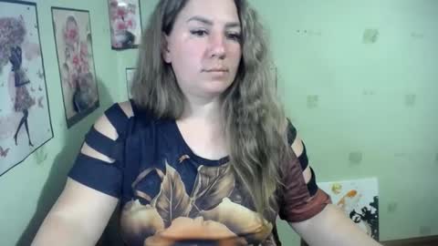 Snapshot of chrystalbella chatting on 02/28/25, 06:52 Diana online show from 02/28/25, 06:52