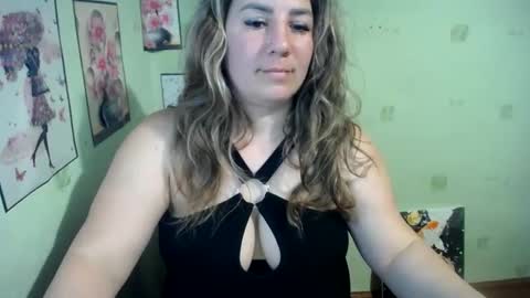 Snapshot of chrystalbella chatting on 03/04/25, 05:32 Diana online show from 03/04/25, 05:32
