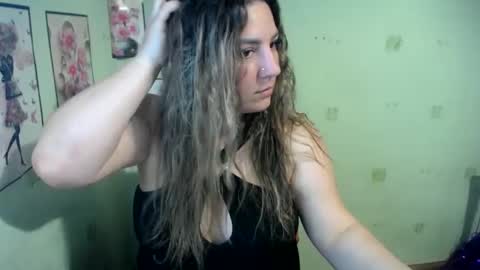Snapshot of chrystalbella chatting on 03/11/25, 06:43 Diana online show from 03/11/25, 06:43