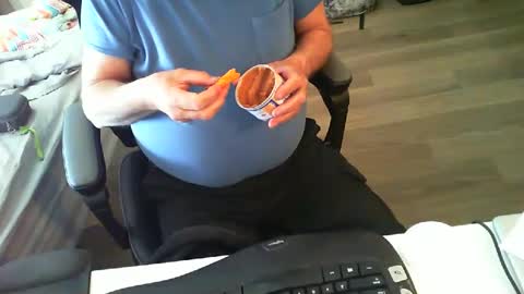 Snapshot of chubtoy chatting on 03/10/25, 07:40 chubtoy online show from 03/10/25, 07:40
