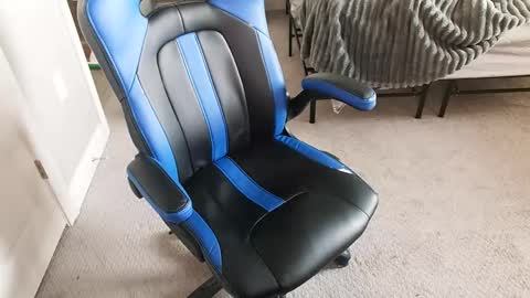 Snapshot of chuck0781 chatting on 01/10/25, 04:51 chuck online show from 01/10/25, 04:51