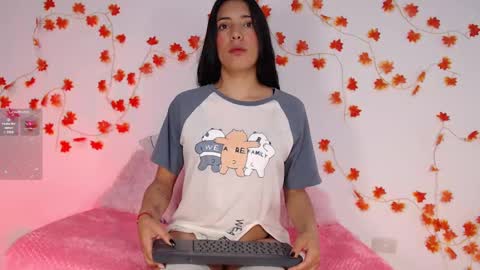 Snapshot of cinderella_lewis chatting on 03/11/25, 01:12 Sofi Eva and Mey online show from 03/11/25, 01:12