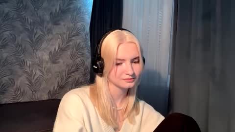 Snapshot of cindiwittner chatting on 11/15/25, 07:10 Cindi online show from 11/15/25, 07:10