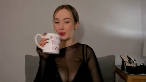 Snapshot of cindyprettywomen chatting on 10/23/25, 03:22 cindyprettywomen online show from 10/23/25, 03:22