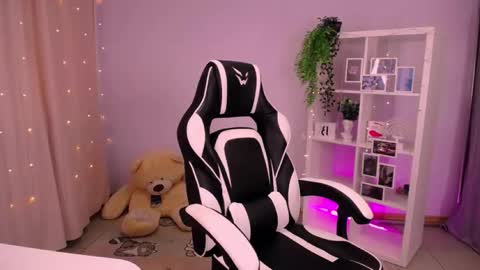 Snapshot of cindysparkl chatting on 10/21/25, 04:13 Cindy online show from 10/21/25, 04:13