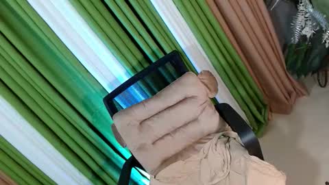 Snapshot of cindysweetcandy chatting on 09/20/25, 07:42 Sweet Cindy online show from 09/20/25, 07:42