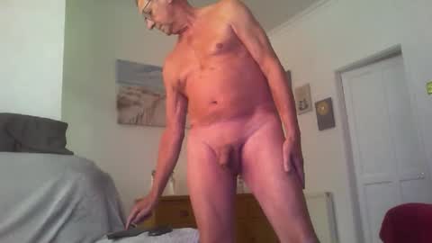 Snapshot of cineman22 chatting on 10/24/25, 11:50 Cineman22 online show from 10/24/25, 11:50