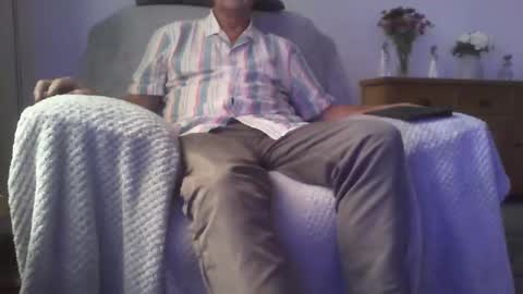 Snapshot of cineman22 chatting on 10/26/25, 02:01 Cineman22 online show from 10/26/25, 02:01