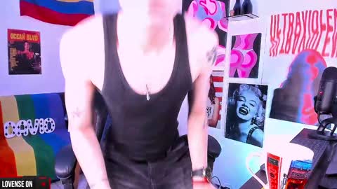 Snapshot of cinnamon_boyxxx chatting on 12/25/24, 05:16 David Independent Model online show from 12/25/24, 05:16