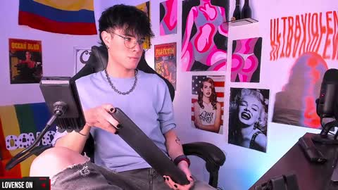 Snapshot of cinnamon_boyxxx chatting on 01/07/25, 02:53 David Independent Model online show from 01/07/25, 02:53