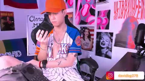 Snapshot of cinnamon_boyxxx chatting on 02/11/25, 01:10 David Independent Model online show from 02/11/25, 01:10