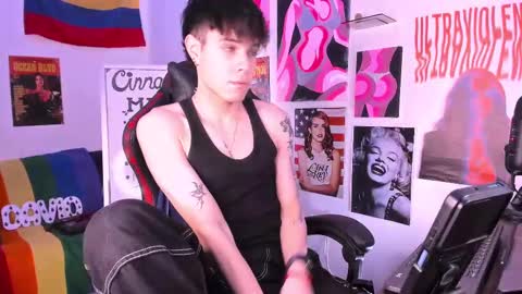 Snapshot of cinnamon_boyxxx chatting on 02/17/25, 04:20 David Independent Model online show from 02/17/25, 04:20