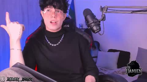 Snapshot of cinnamon_boyxxx chatting on 09/19/25, 02:57 David Independent Model online show from 09/19/25, 02:57