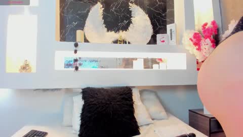 Snapshot of cinthya_mjs chatting on 09/24/25, 12:19 Cinthya online show from 09/24/25, 12:19