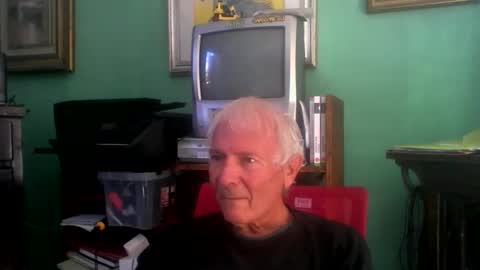 Snapshot of ciuk chatting on 11/13/25, 10:25 ciuk online show from 11/13/25, 10:25