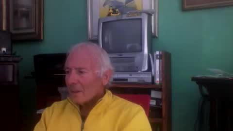 Snapshot of ciuk chatting on 11/24/25, 09:42 ciuk online show from 11/24/25, 09:42