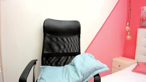 Snapshot of claire_aristizabal chatting on 01/25/25, 04:02 claire aristizabal online show from 01/25/25, 04:02