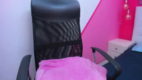 Snapshot of claire_aristizabal chatting on 02/02/25, 04:15 claire aristizabal online show from 02/02/25, 04:15