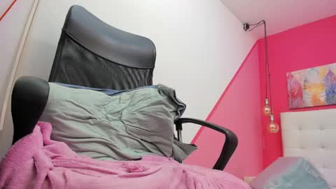 Snapshot of claire_aristizabal chatting on 02/20/25, 07:12 claire aristizabal online show from 02/20/25, 07:12