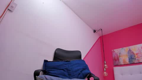 Snapshot of claire_aristizabal chatting on 02/21/25, 09:56 claire aristizabal online show from 02/21/25, 09:56