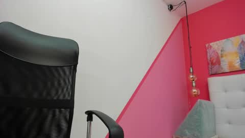 Snapshot of claire_aristizabal chatting on 02/22/25, 03:34 claire aristizabal online show from 02/22/25, 03:34