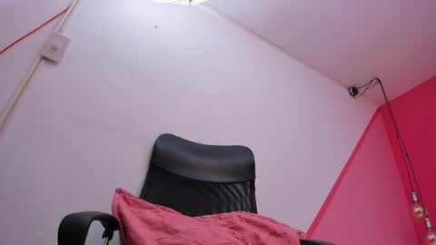 Snapshot of claire_aristizabal chatting on 03/11/25, 06:43 claire aristizabal online show from 03/11/25, 06:43