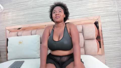 Snapshot of claire_bonny chatting on 11/28/25, 06:54 claire_bonny online show from 11/28/25, 06:54