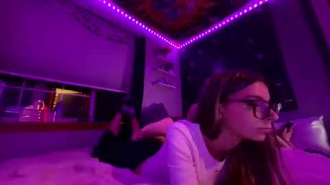 Snapshot of clairewalkerrr chatting on 10/21/25, 05:41 clairewalkerrr online show from 10/21/25, 05:41