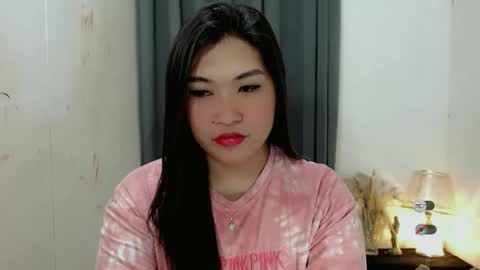 Snapshot of clairewntr_ chatting on 10/17/25, 04:42 CLAIRE online show from 10/17/25, 04:42