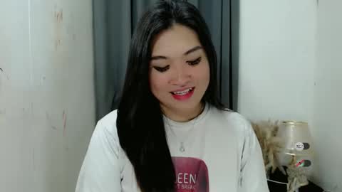 Snapshot of clairewntr_ chatting on 10/20/25, 05:19 CLAIRE online show from 10/20/25, 05:19