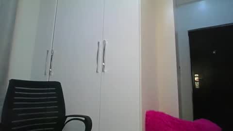 clara11 online show from 10/22/25, 07:13