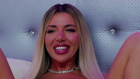 Snapshot of clarahazell chatting on 01/28/25, 02:32 ClaraHazel online show from 01/28/25, 02:32