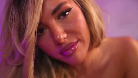 Snapshot of clarahazell chatting on 09/18/25, 04:14 ClaraHazel online show from 09/18/25, 04:14