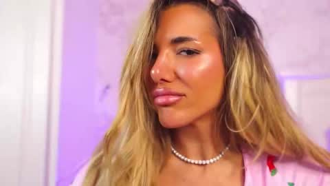 Snapshot of clarahazell chatting on 10/11/25, 04:44 ClaraHazel online show from 10/11/25, 04:44