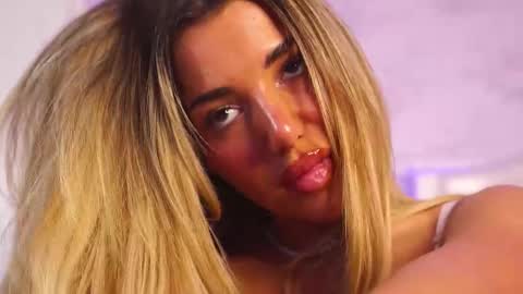 Snapshot of clarahazell chatting on 10/17/25, 05:10 ClaraHazel online show from 10/17/25, 05:10